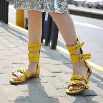 Универсальные сандалии на плоской подошве, женские летние бордовые/черные/желтые Римские пряжки с надписью, женские короткие крутые ботинки с ремешком в стиле Ретро