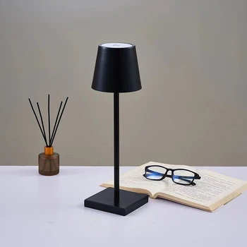Прикроватная лампа для зарядки в спальне, сенсорный USB-ночник, Креативная Скандинавская Современная Простая светодиодная лампа для защиты глаз