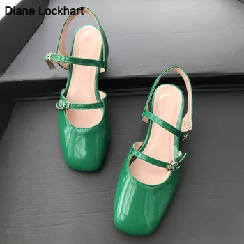 Модные женские туфли в стиле Мэри Джейн с двумя пряжками, женские туфли на низком каблуке с Квадратным носком, однотонные вечерние модельные туфли Зеленого, Розового, красного цвета